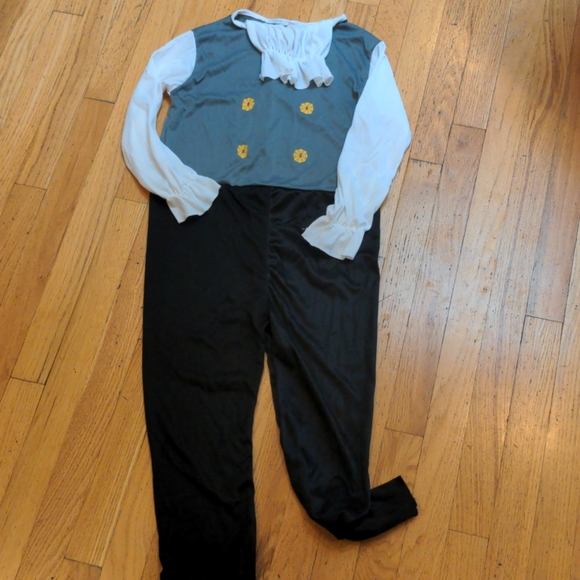 Vampire Costume - Size 7-8 - Picture 3 of 5